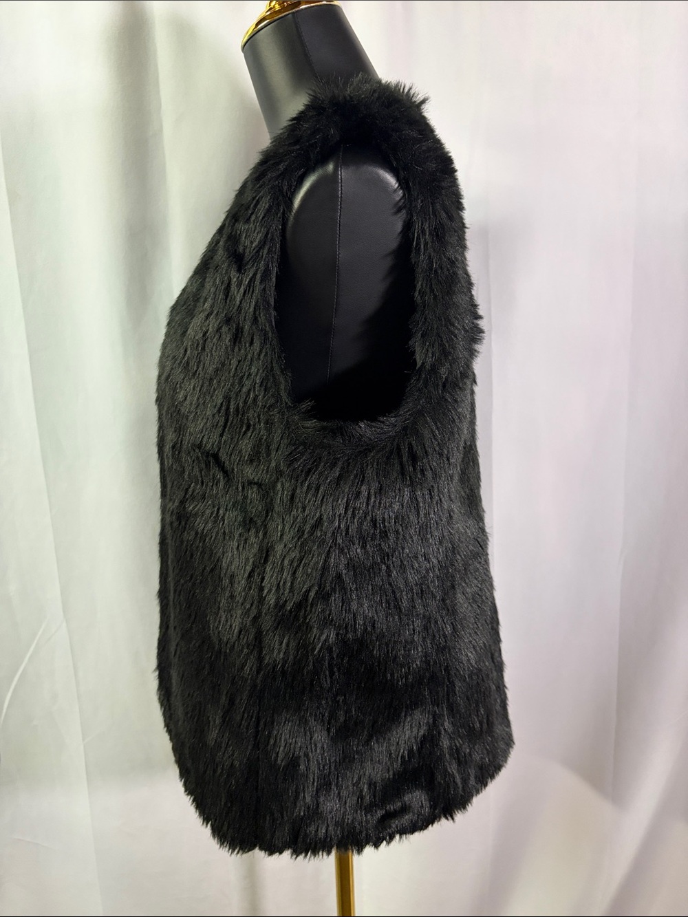 Gap True Black Faux Fur Open Front Vest - Picture 2 of 16